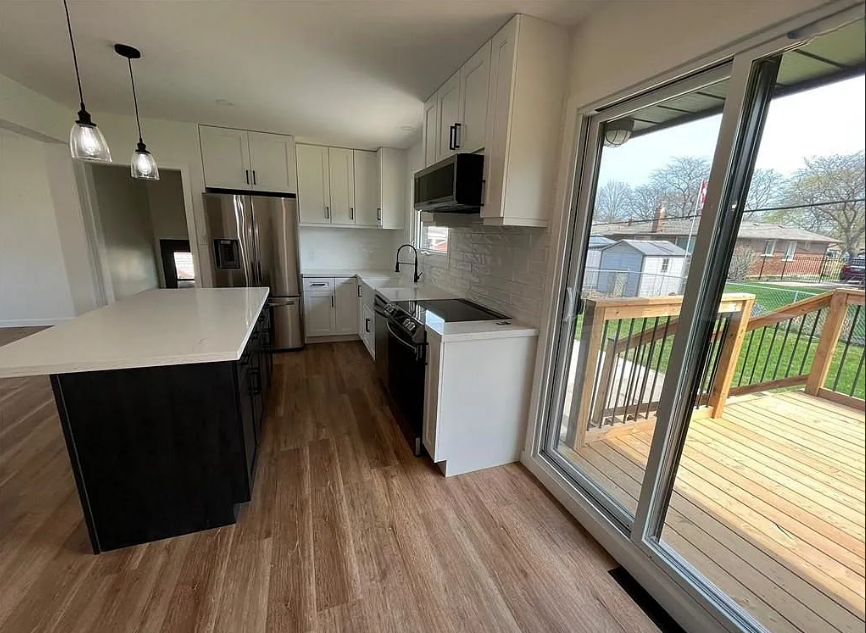 St. Catharines Full House — Open Concept Kitchen