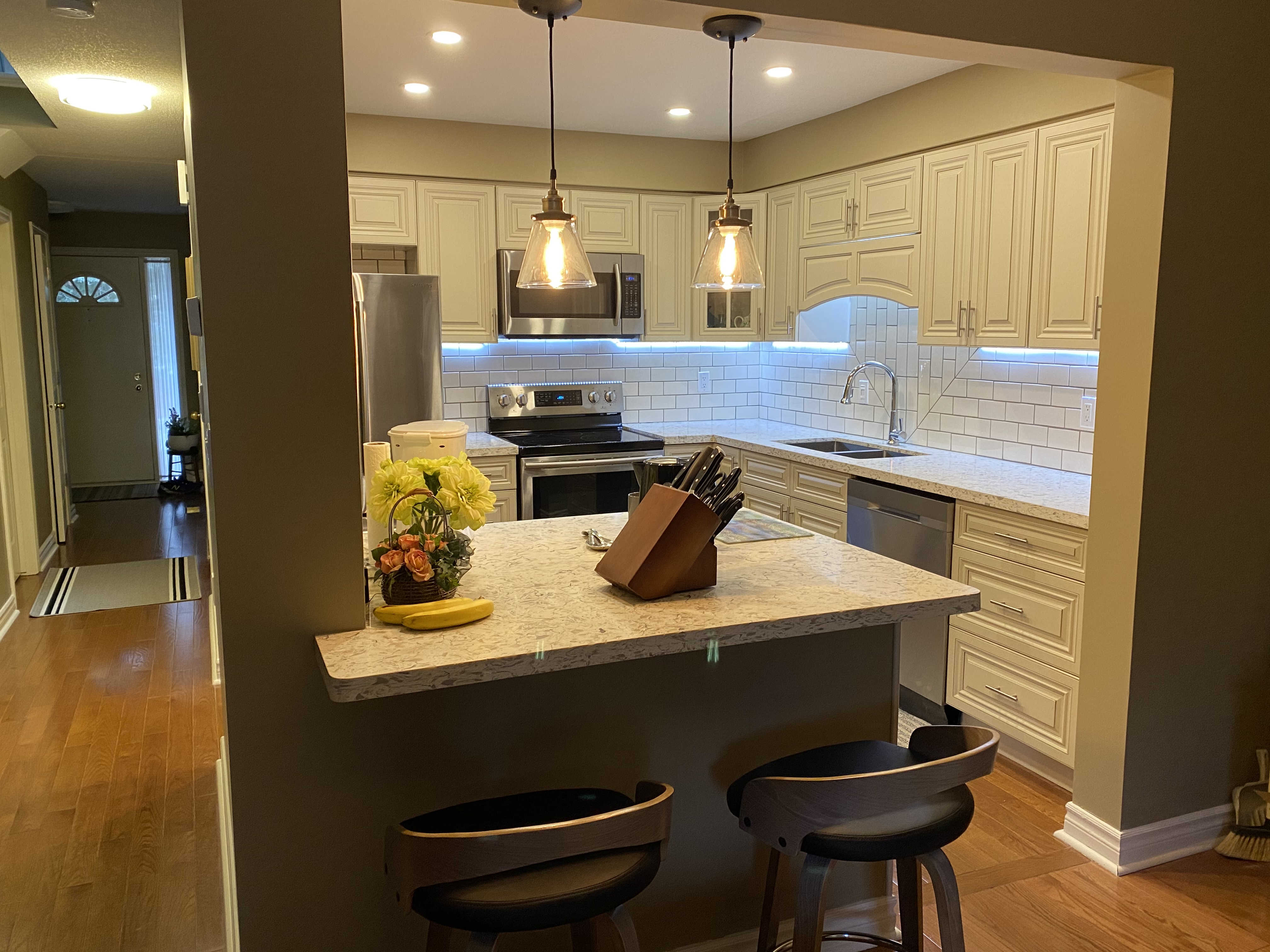St. Catharines Kitchen Island Opening
