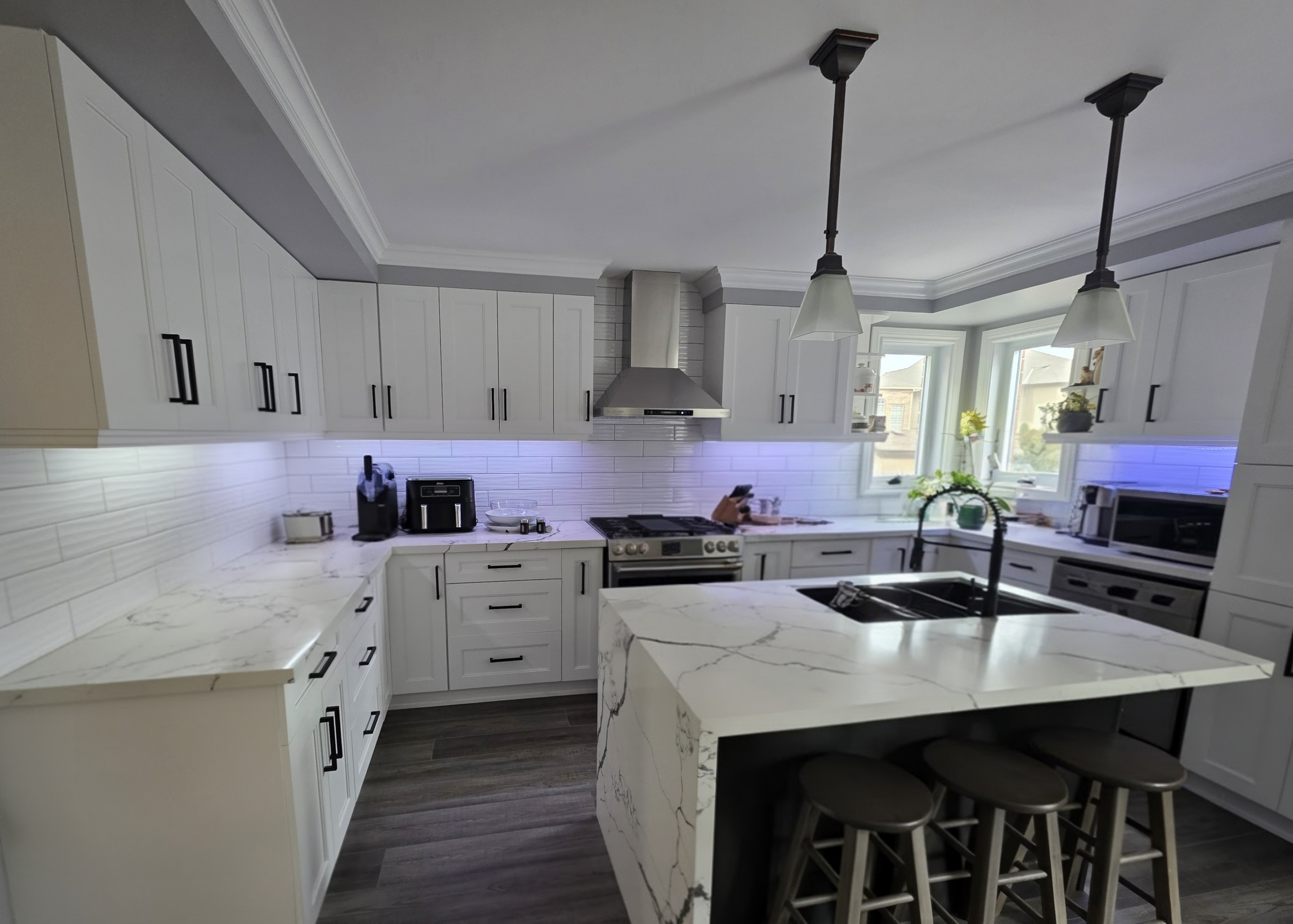 Kitchen with LEDs